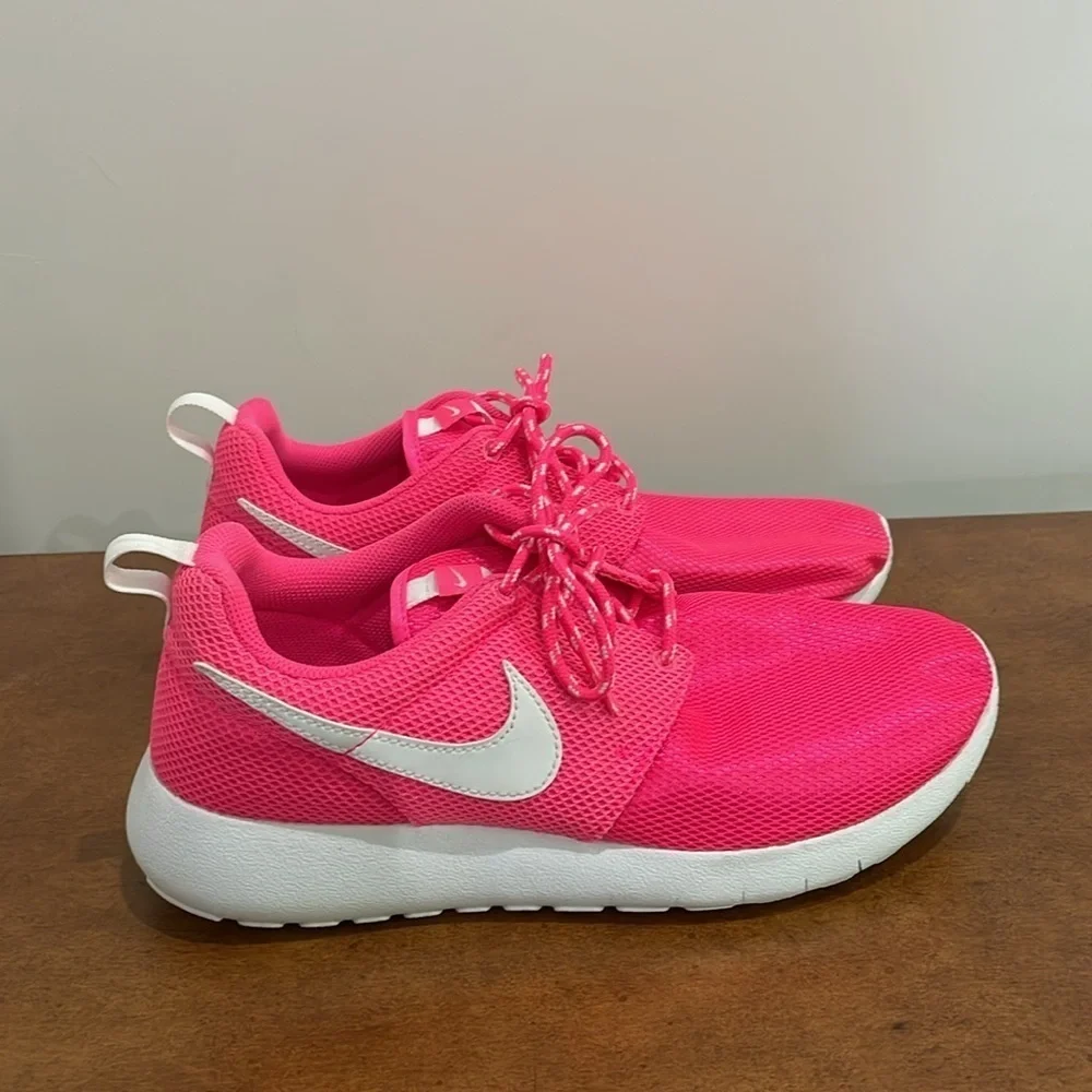 Nike Roshe One Shoes Hyper Pink/White Size 7Y Women’s Size 8.5 Style 599729-609